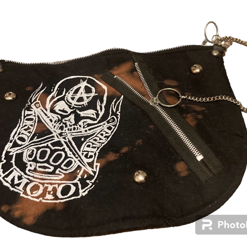 Unique style bag that hooks to pants
